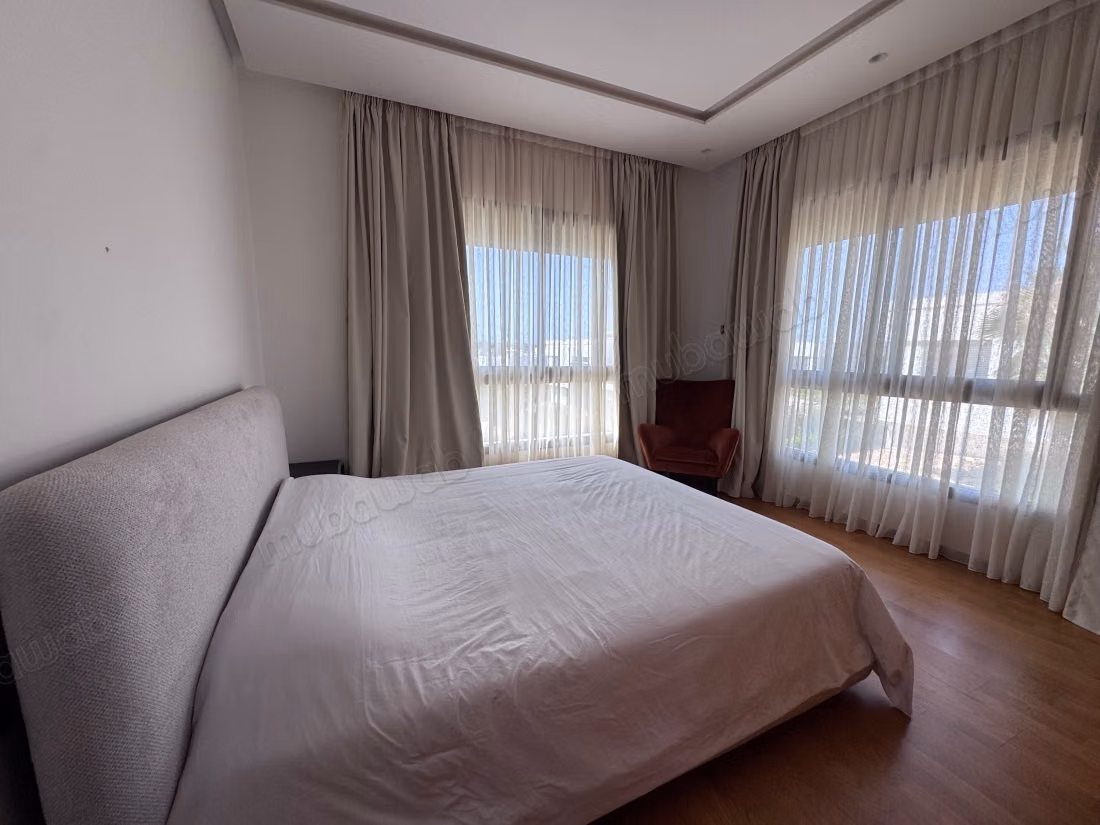 Luxurious villa for rent in El Menzeh. Total area 450 m². Furnished