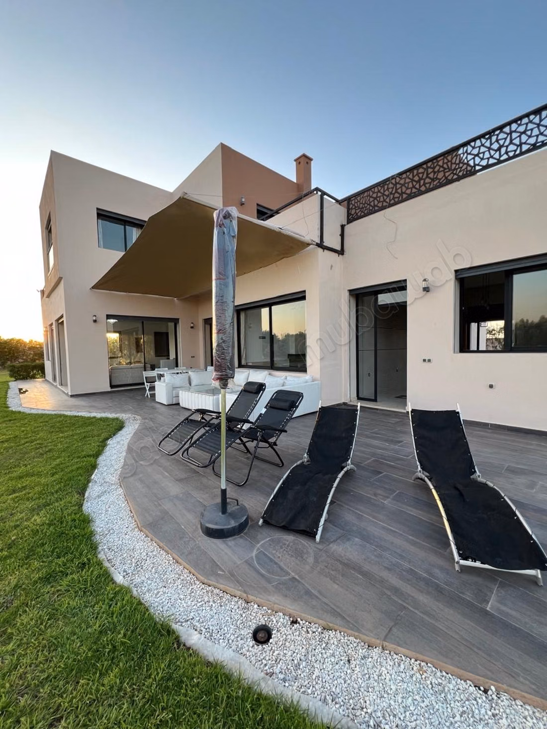 Luxe villa te huur aan de Ouarzazateweg. 8 comfortabele kamers. Goed ingericht