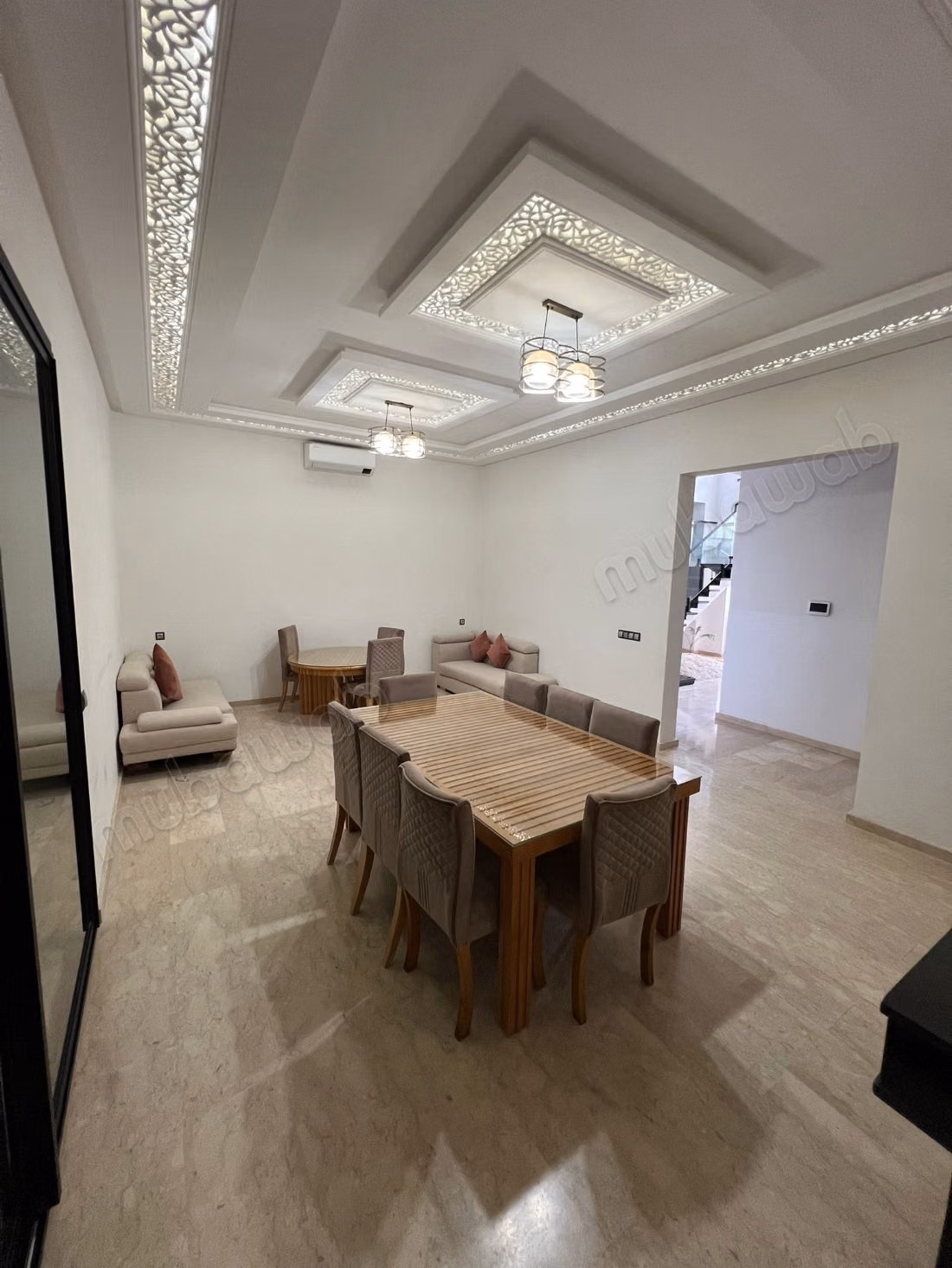 Luxe villa te huur aan de Ouarzazateweg. 8 comfortabele kamers. Goed ingericht