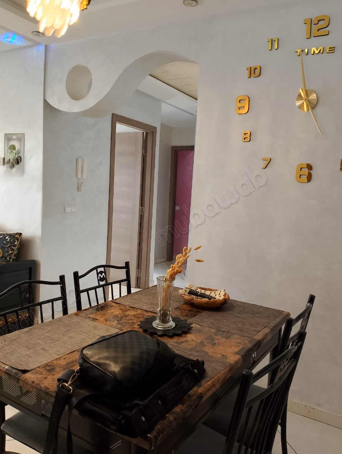 Bonito apartamento en venta en Hay Mohammadi. 2 habitaciones agradables. Amueblado