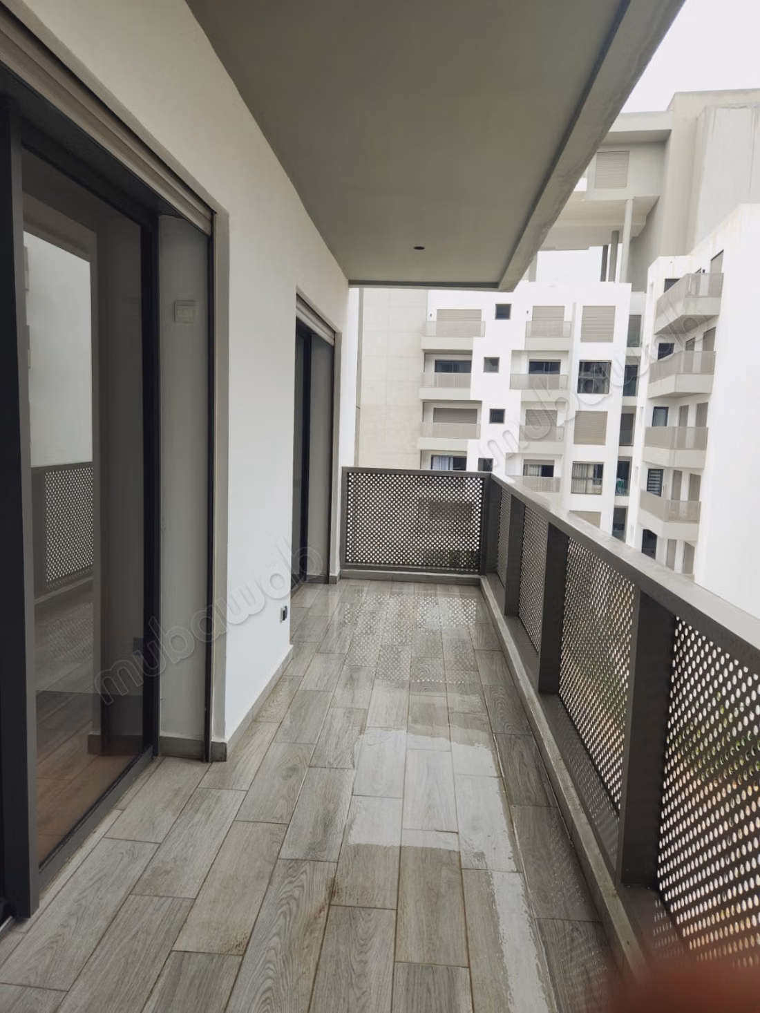 Appartamento vuoto 3 camere soggiorno 136m² a CFC senza vista