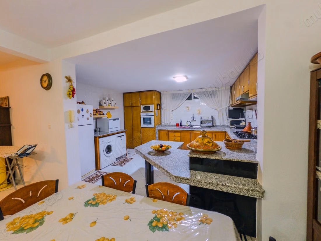 Magnificent villa for sale. Total area 200 m². Furniture