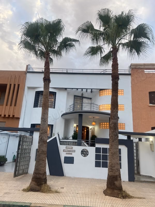 Magnificent villa for sale. Total area 200 m². Furniture