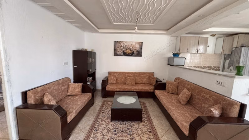 Apartment for rent in Cité El Khadra. 2 cozy rooms. Concierge available