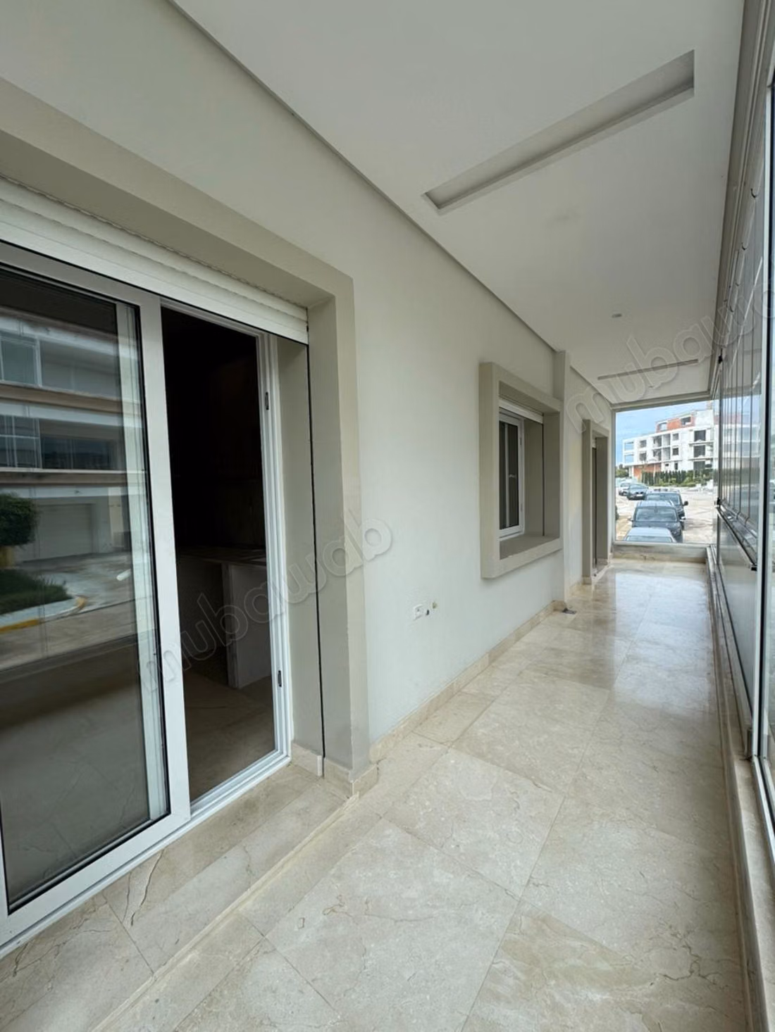 Empty apartment of 210 m² for rent in Moujahidin