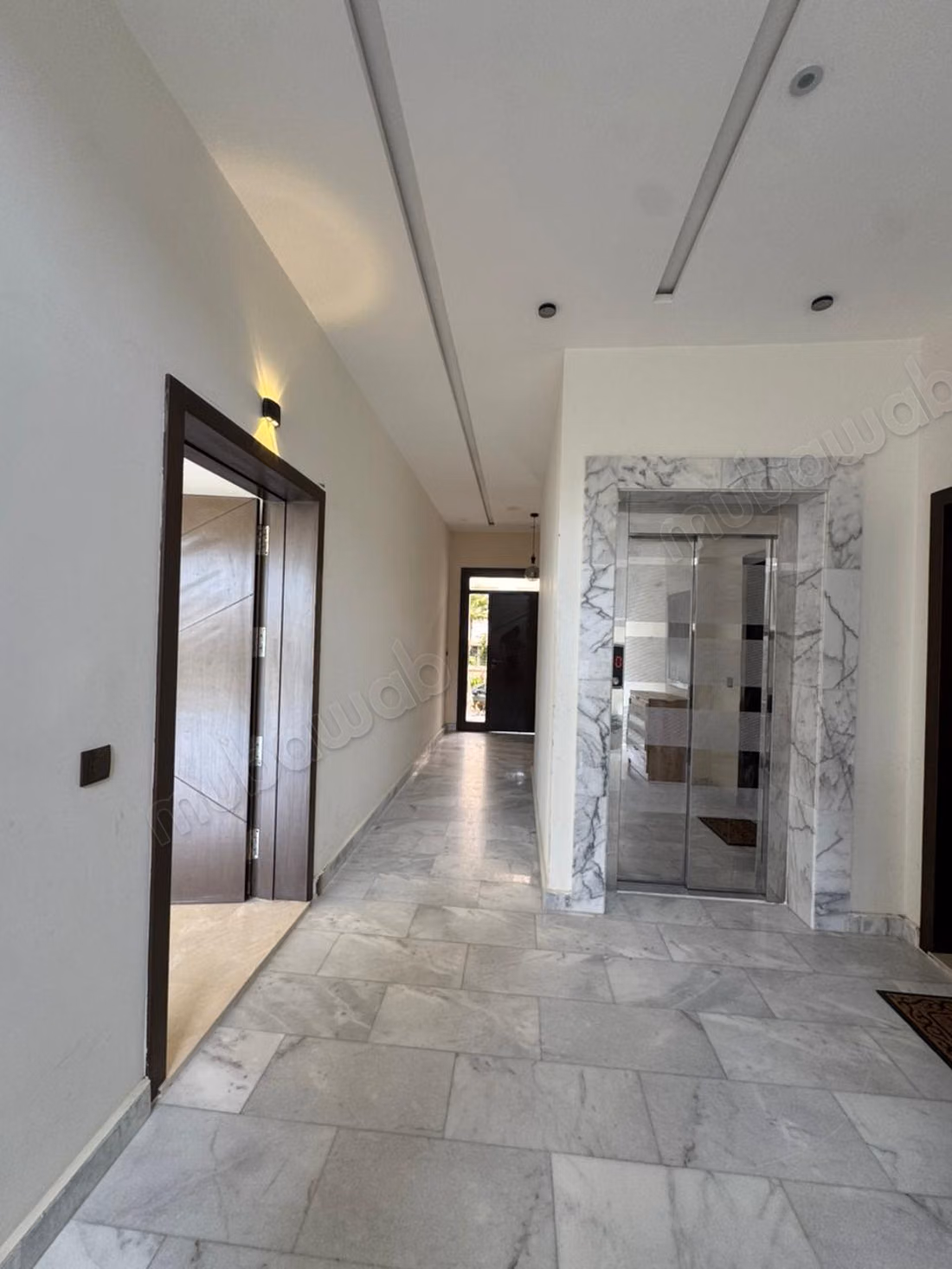 Empty apartment of 210 m² for rent in Moujahidin