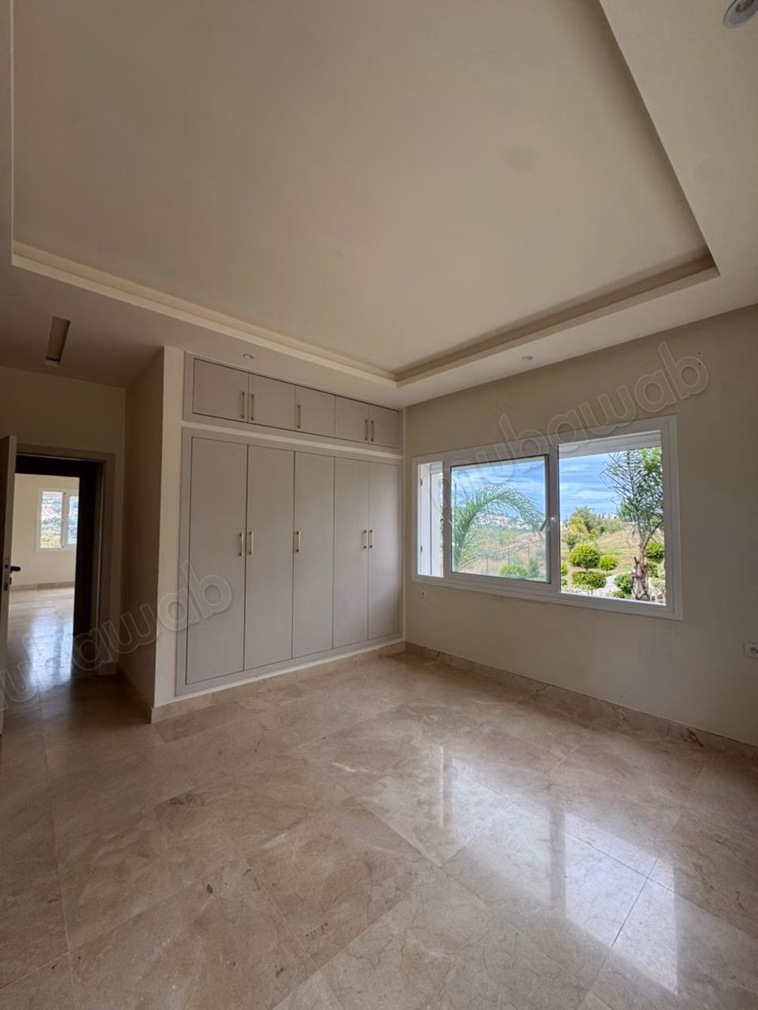 Empty apartment of 210 m² for rent in Moujahidin