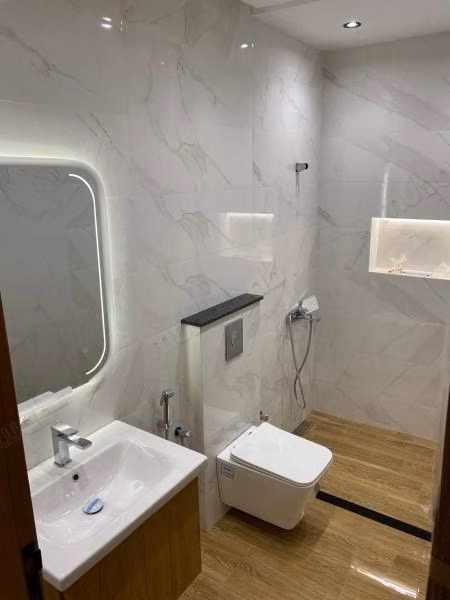 Huis te koop in Taboula. 2 grote kamers. Parkeerplaatsen en terras