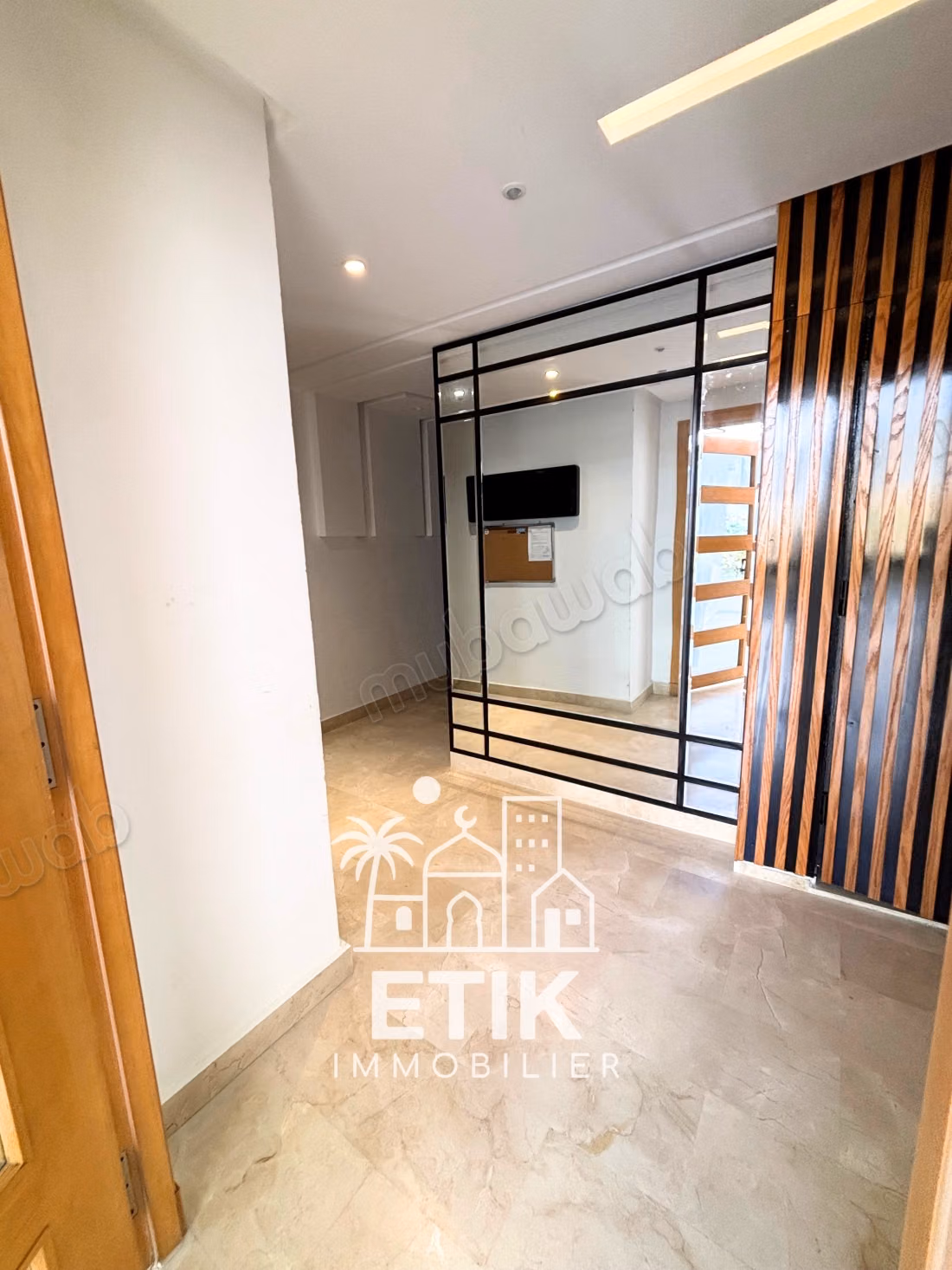 Appartement met uitzicht op zee en bergen