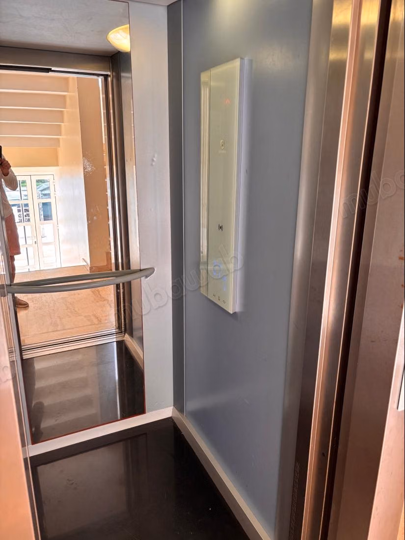 Location d'un appartement à Dar Bouazza. 
Surface totale 116 m². 
Ascenseur et terrasse