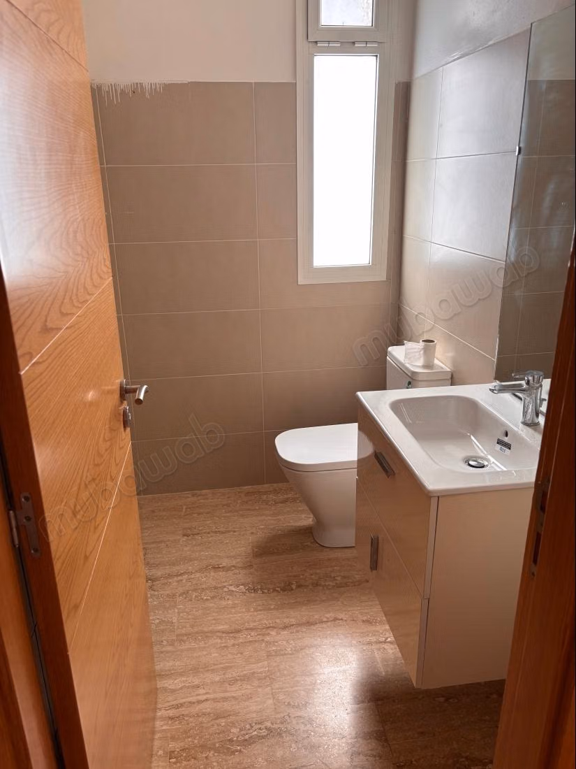Location d'un appartement à Dar Bouazza. 
Surface totale 116 m². 
Ascenseur et terrasse