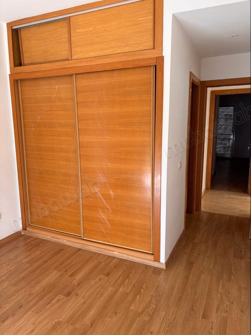 Location d'un appartement à Dar Bouazza. 
Surface totale 116 m². 
Ascenseur et terrasse