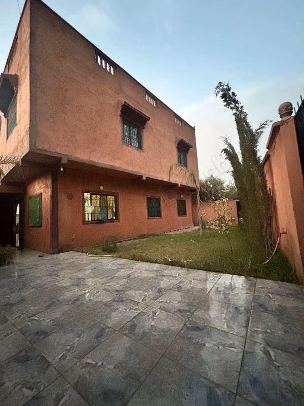 Magnifica villa in vendita sulla Route de l'Ourika. 4 camere piacevoli. Ambiente tranquillo con vista sulla montagna