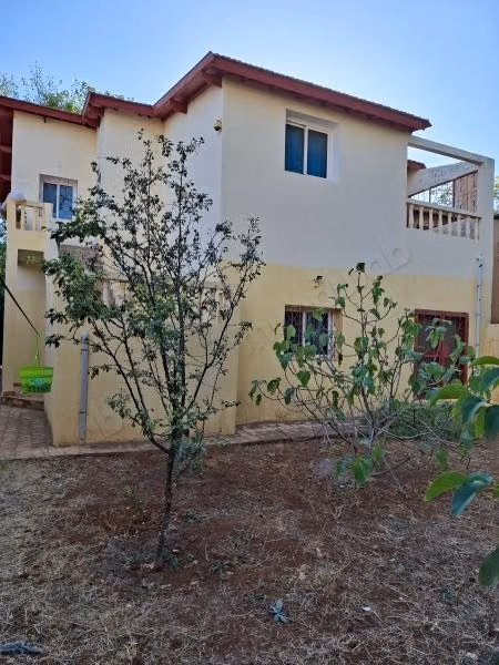 Casa di alta qualità in vendita a Imouzzer Kendar. Superficie totale di 600 m². Vista sulle montagne e porta blindata