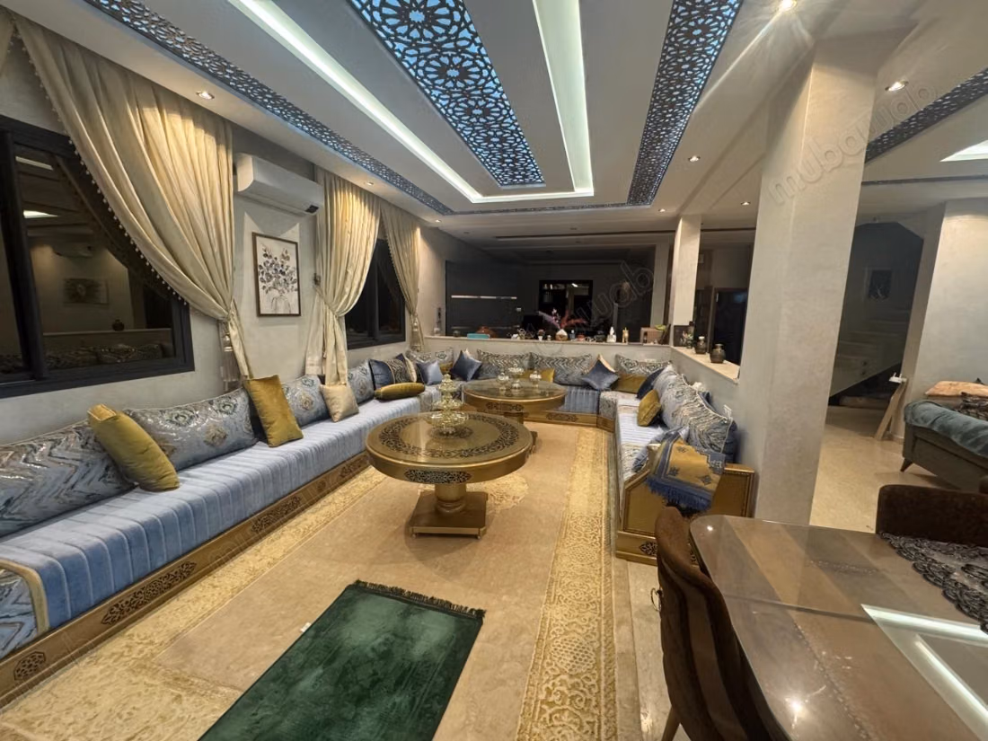 Alquiler de temporada de villa de lujo en Agadir Melloul. Superficie total de 120 m². Plazas de aparcamiento y hermoso jardín