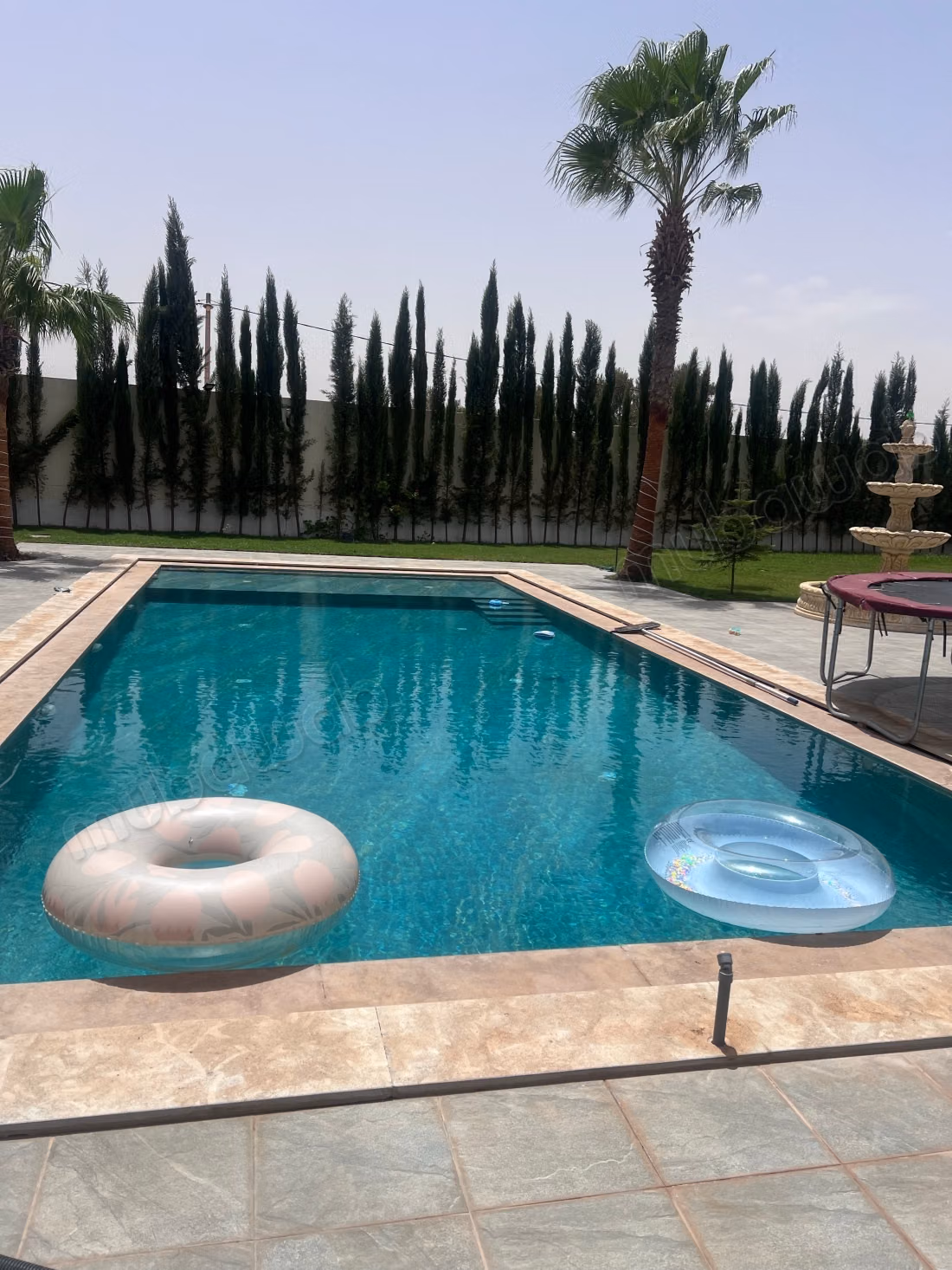Alquiler de temporada de villa de lujo en Agadir Melloul. Superficie total de 120 m². Plazas de aparcamiento y hermoso jardín