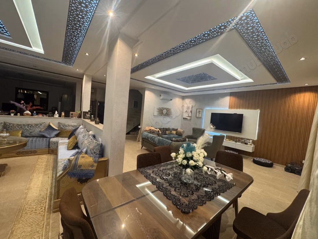 Alquiler de temporada de villa de lujo en Agadir Melloul. Superficie total de 120 m². Plazas de aparcamiento y hermoso jardín