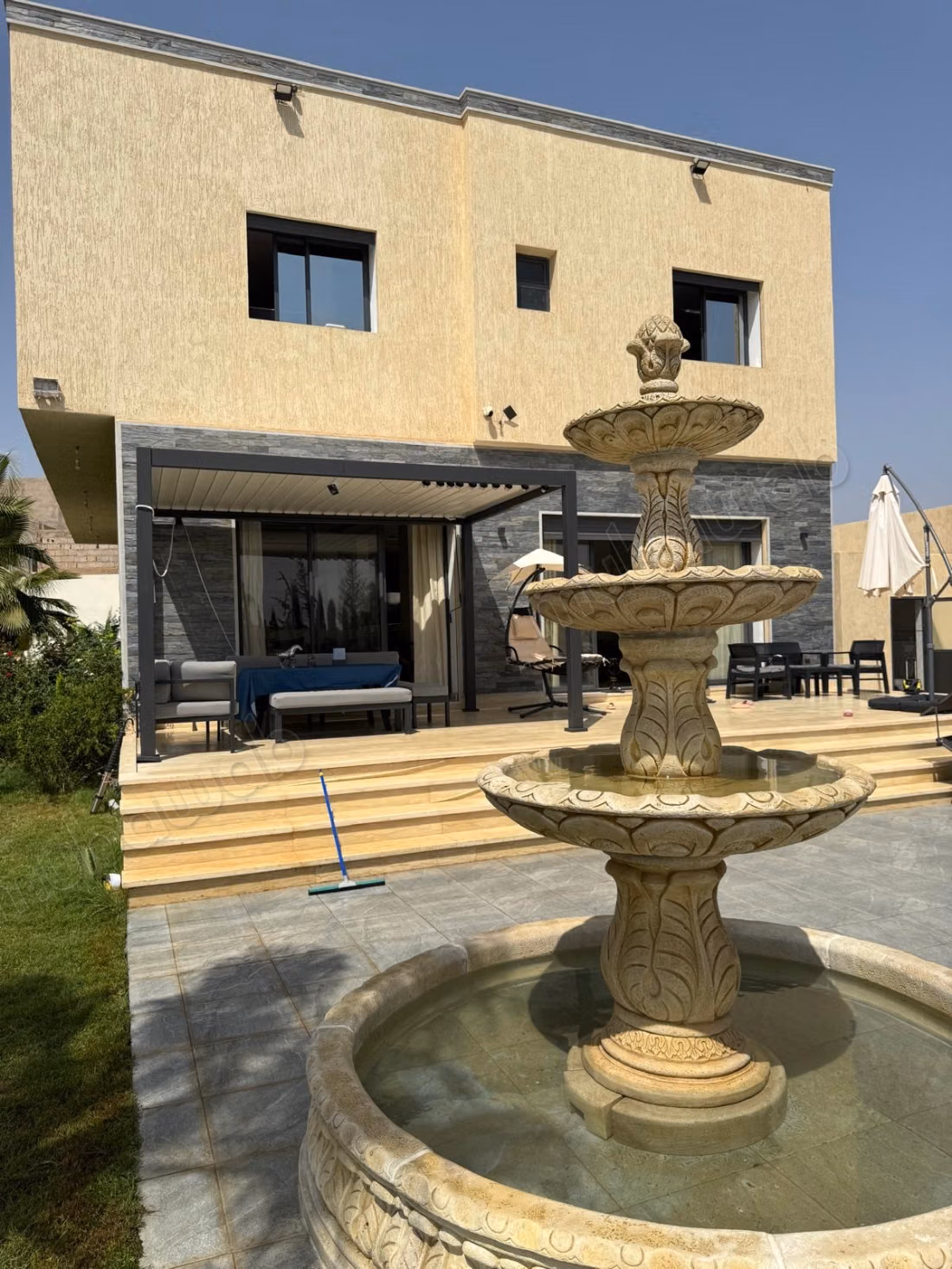 Alquiler de temporada de villa de lujo en Agadir Melloul. Superficie total de 120 m². Plazas de aparcamiento y hermoso jardín