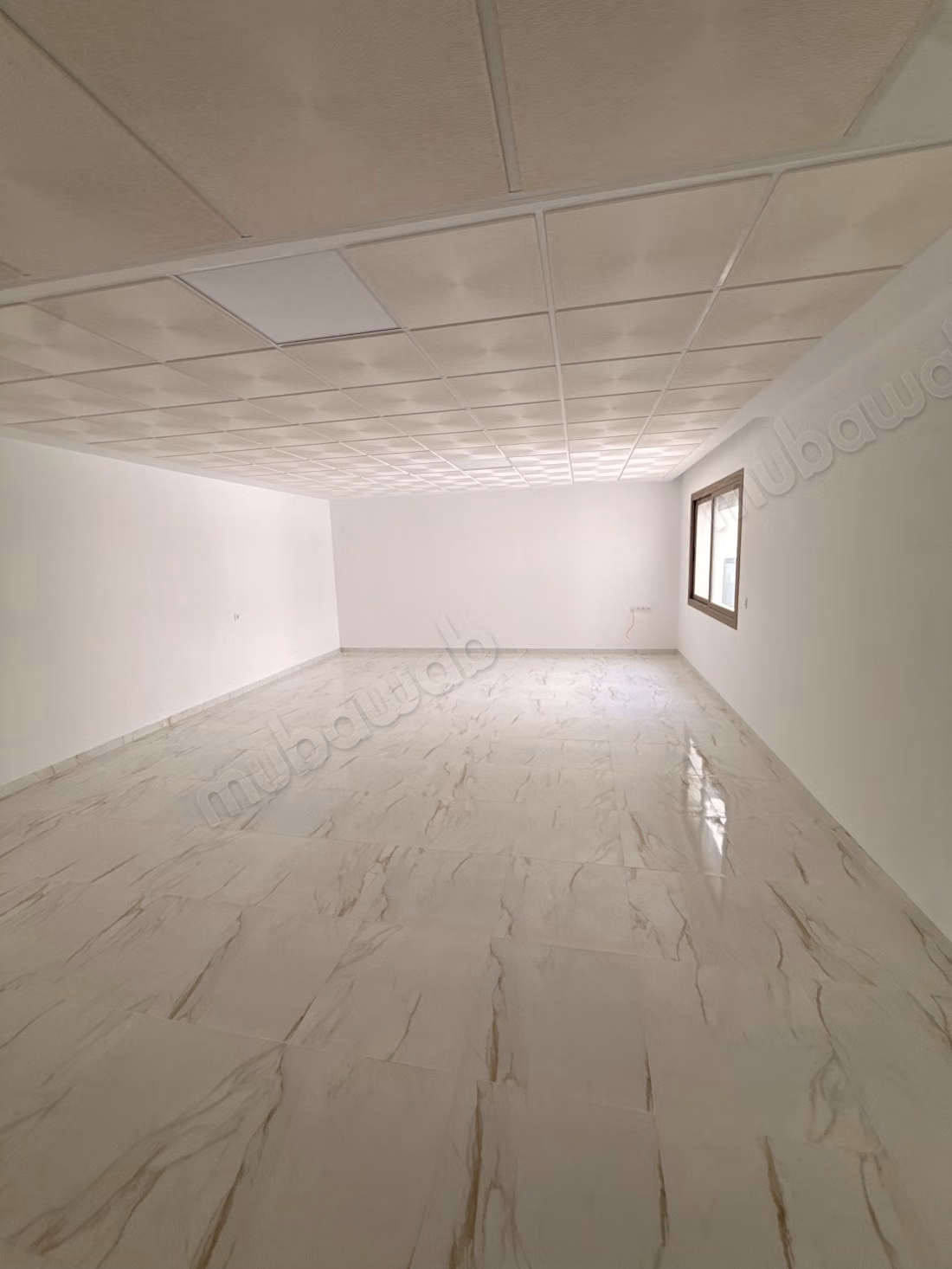 Louez ce local commercial à Wilaya. Surface totale 47 m². Ascenseur