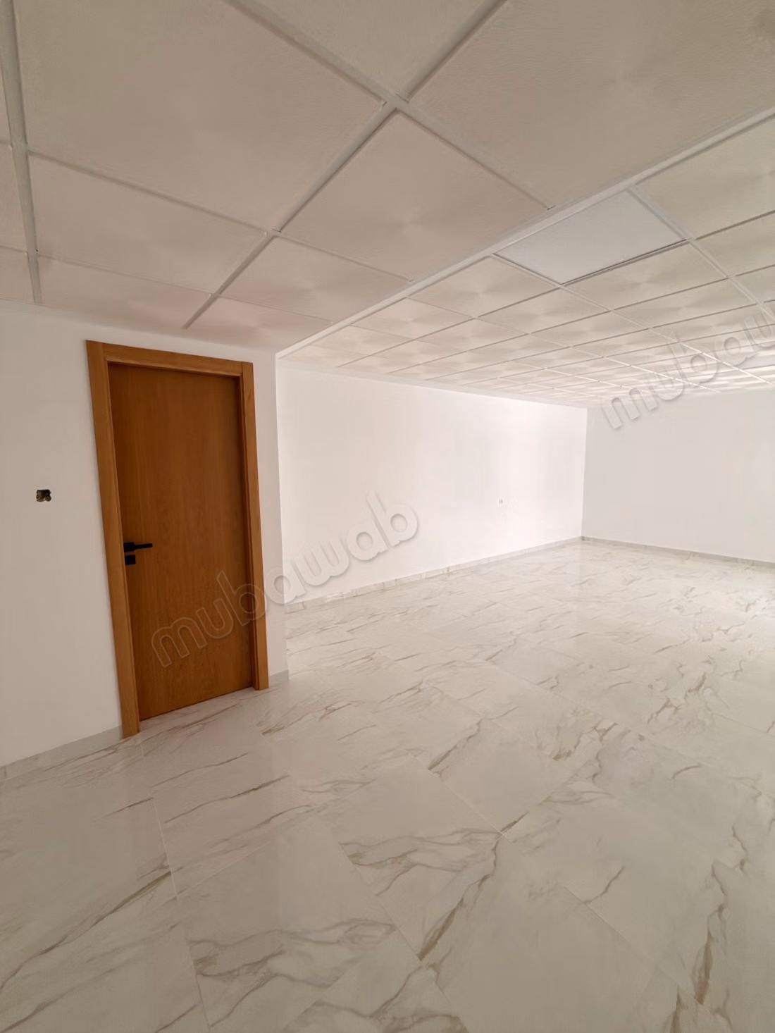 Louez ce local commercial à Wilaya. Surface totale 47 m². Ascenseur