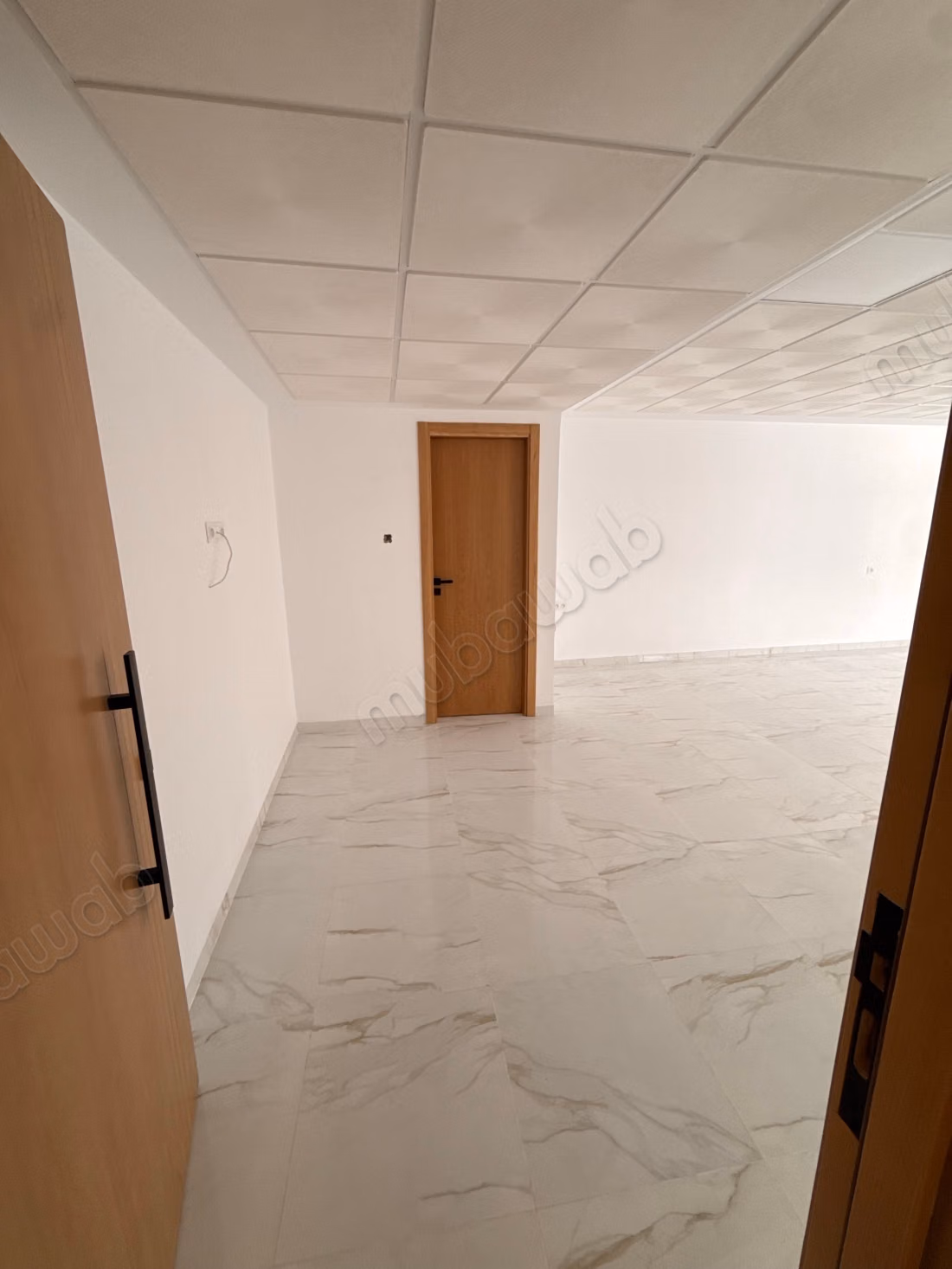 Louez ce local commercial à Wilaya. Surface totale 47 m². Ascenseur
