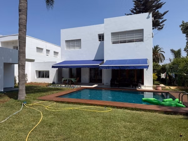 High-end villa for rent in Souissi. 3 rooms. Furnished