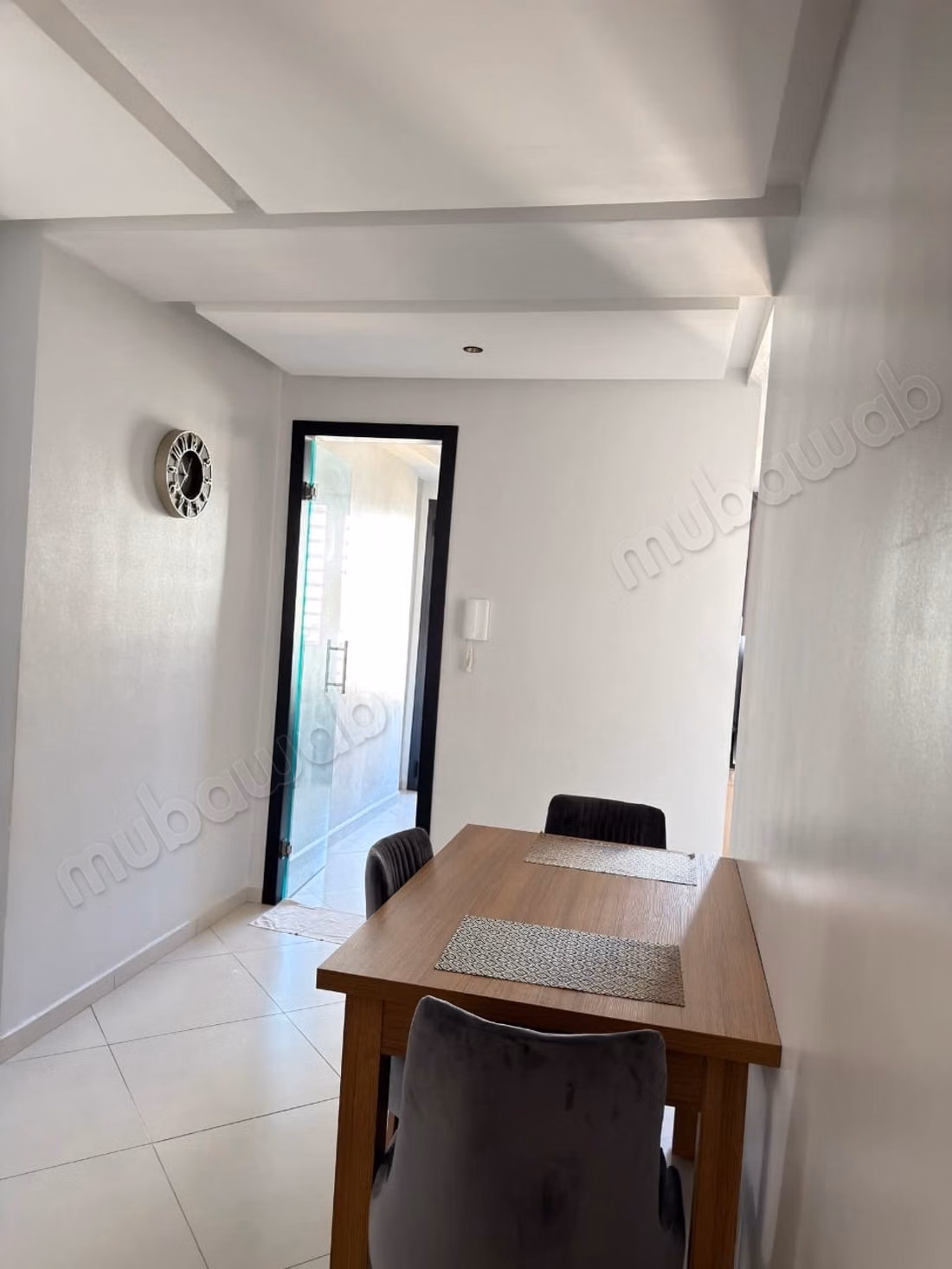 En face du palais des congrès, appartement meublé à louer