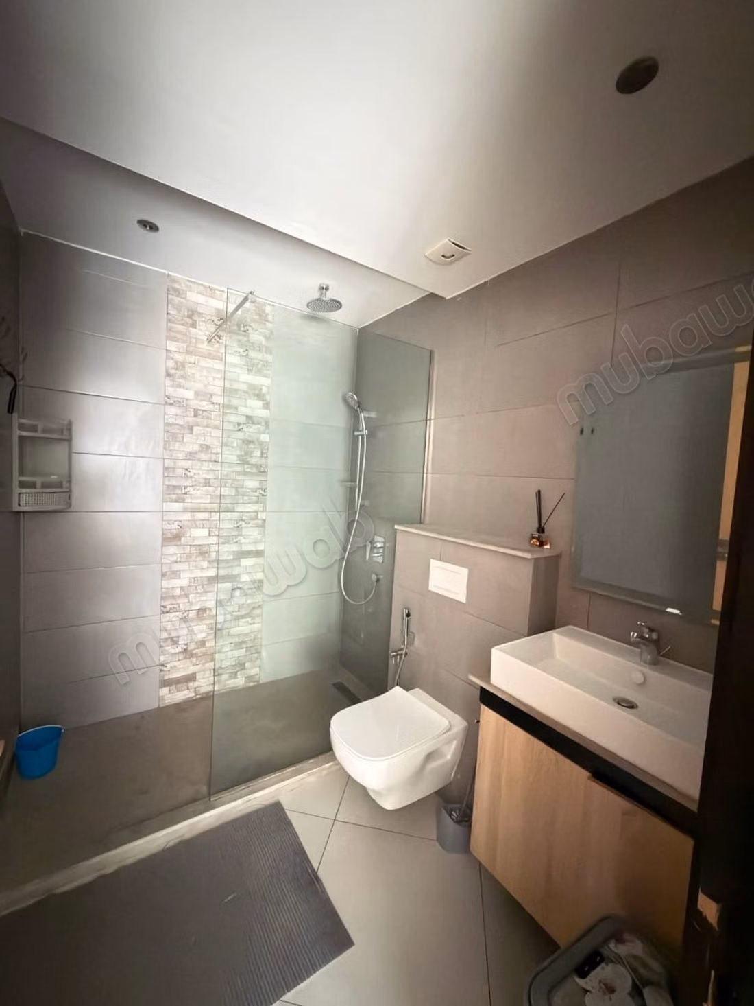 En face du palais des congrès, appartement meublé à louer