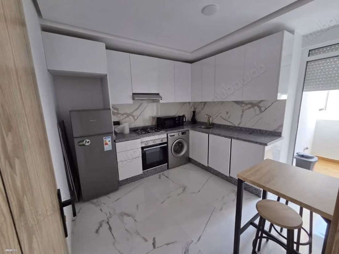 En face du palais des congrès, appartement meublé à louer