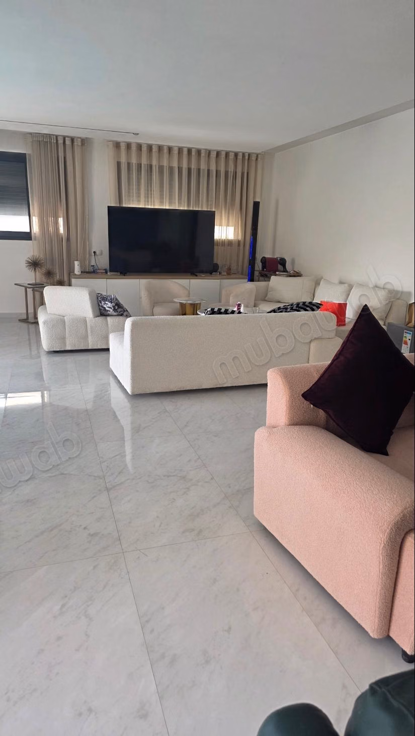 Villa te koop in Meknes met een zwembad, met een oppervlakte van 340 meter, aan de Moulay Idriss weg, anderhalve kilometer van de administratie van Meknes