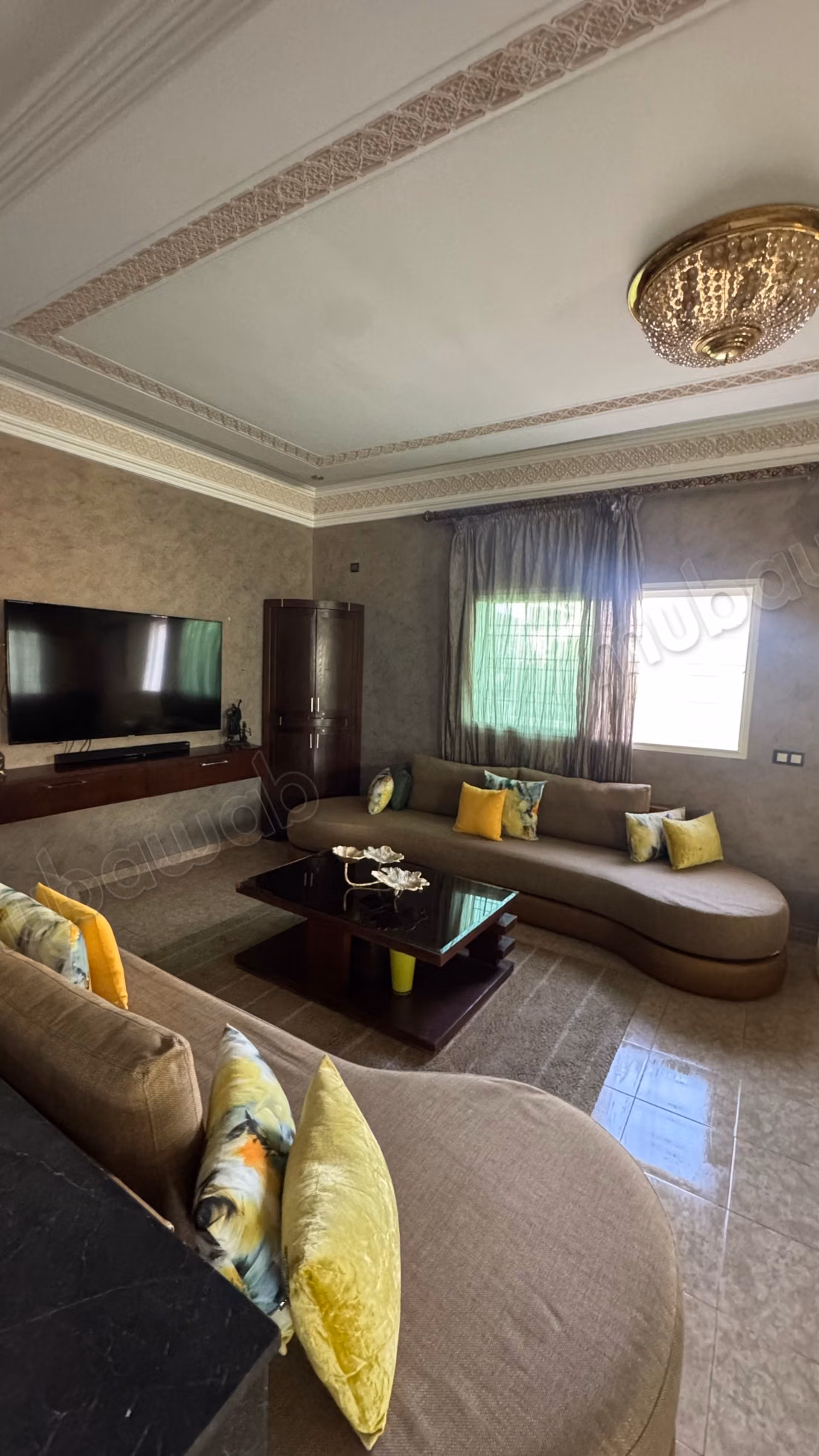 Casa en venta en Oued Fes. 4 habitaciones. Salón tradicional, antena parabólica general
