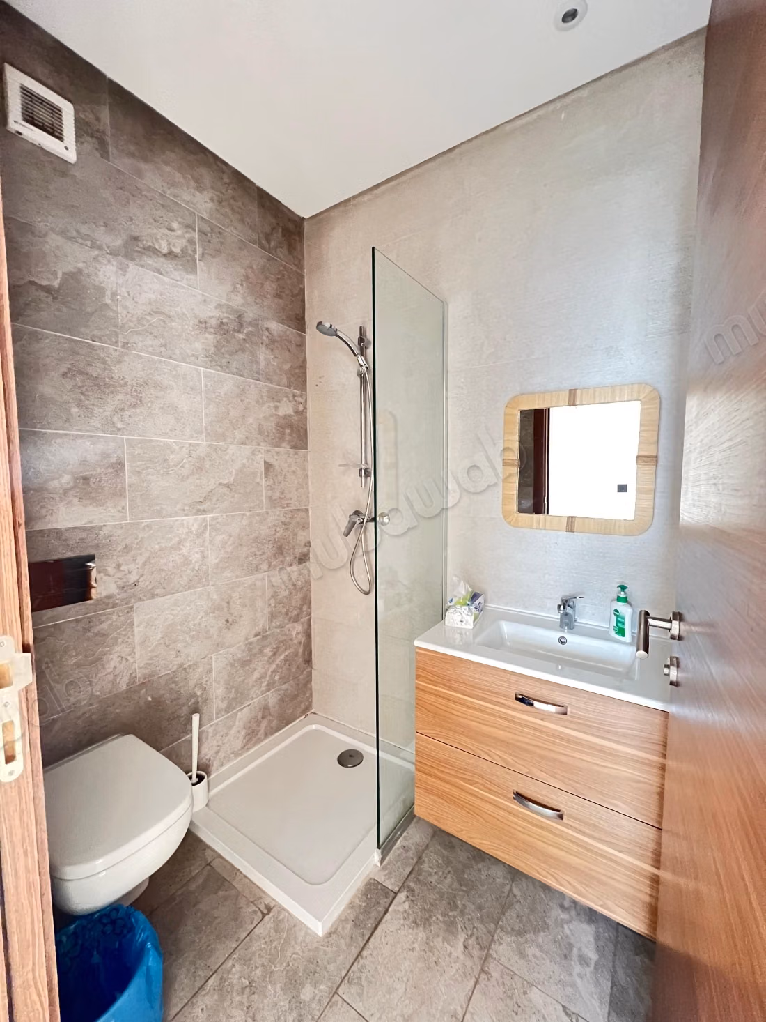 Gemeubileerd 2-slaapkamerappartement – Hoge verdieping & uitzicht
