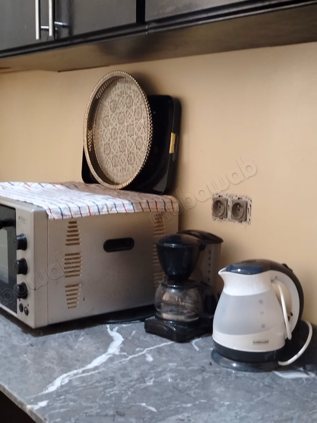 Appartements à louer au centre-ville de Tanger. Superficie totale de 70 m². Porte solide, antenne satellite