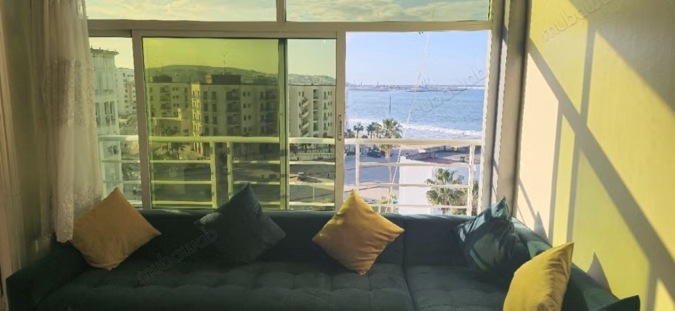 Appartements à louer au centre-ville de Tanger. Superficie totale de 70 m². Porte solide, antenne satellite