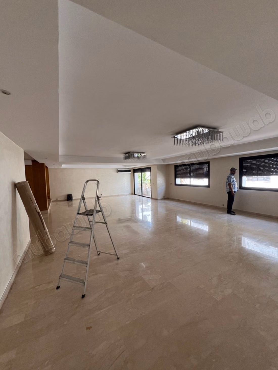 Superbe appartement vide 4 Chambre à Quartier Racine