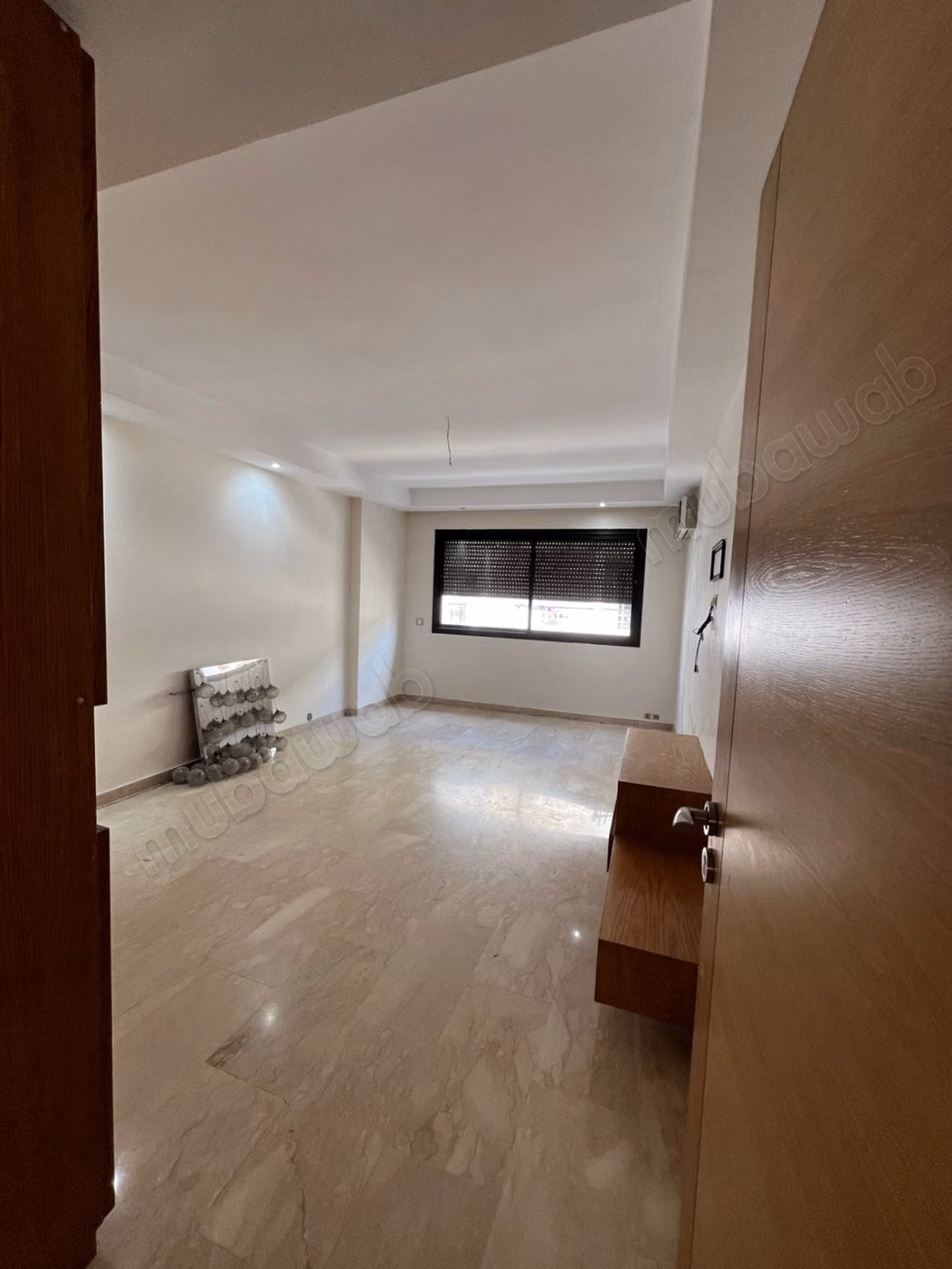 Superbe appartement vide 4 Chambre à Quartier Racine