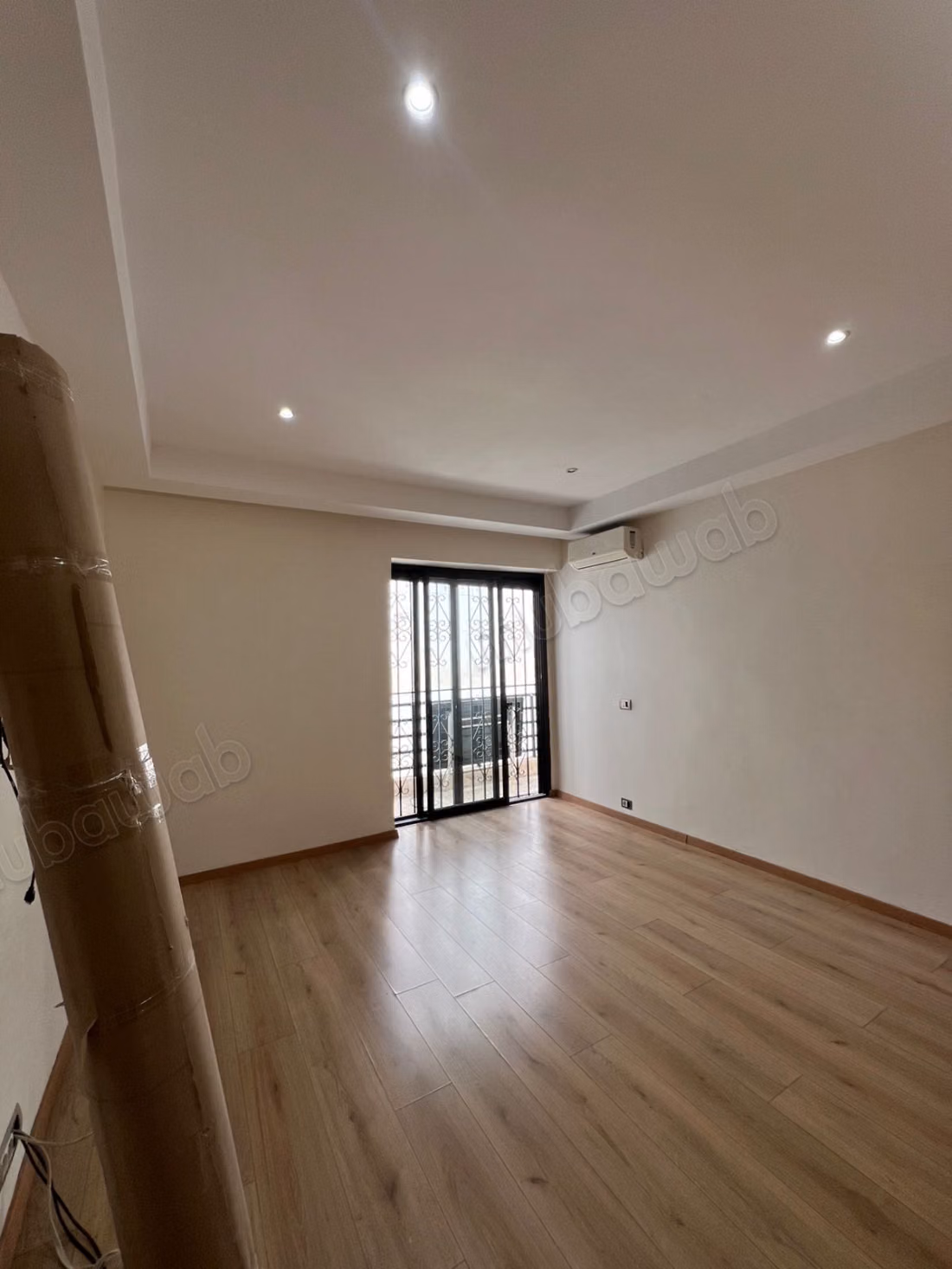 Superbe appartement vide 4 Chambre à Quartier Racine