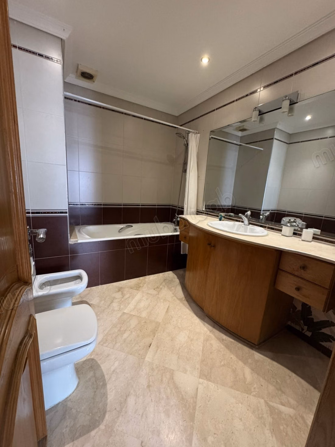 Très bel appartement Meublé à 3 chambres à Quartier Racine