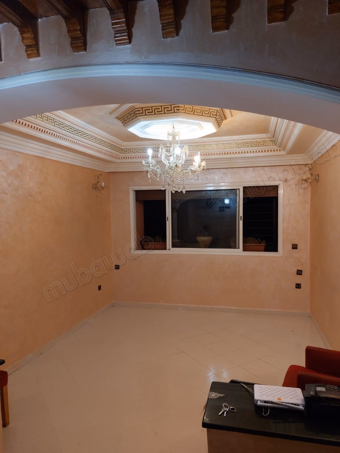 Mooie appartement te koop in Izdihar. 4 grote kamers. Concierge