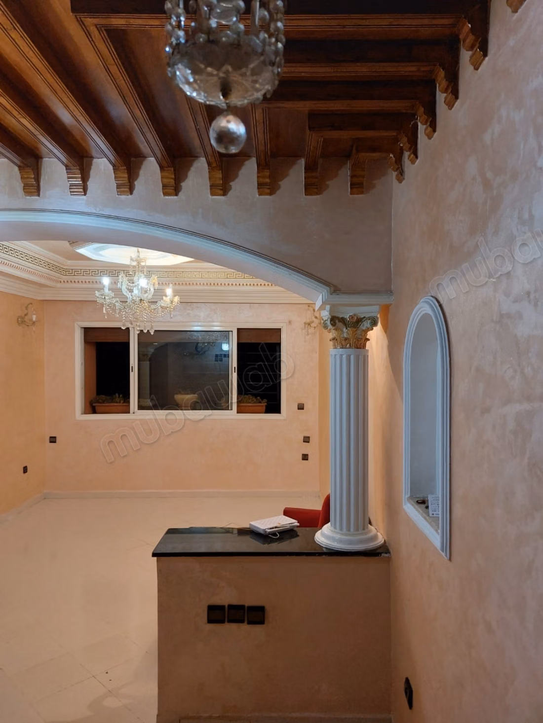 Mooie appartement te koop in Izdihar. 4 grote kamers. Concierge