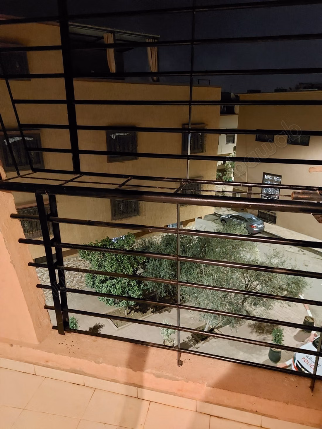 Mooie appartement te koop in Izdihar. 4 grote kamers. Concierge