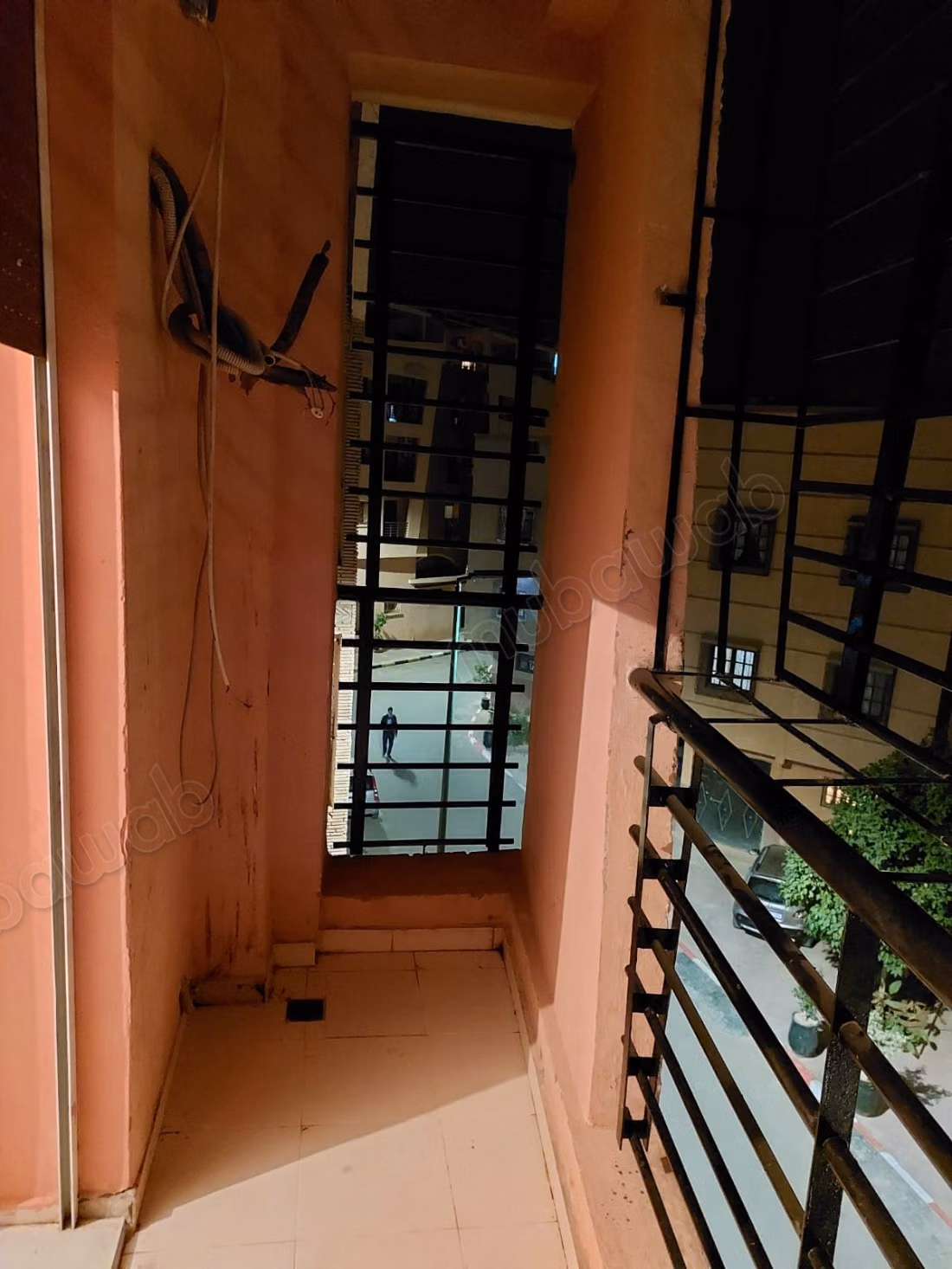 Mooie appartement te koop in Izdihar. 4 grote kamers. Concierge