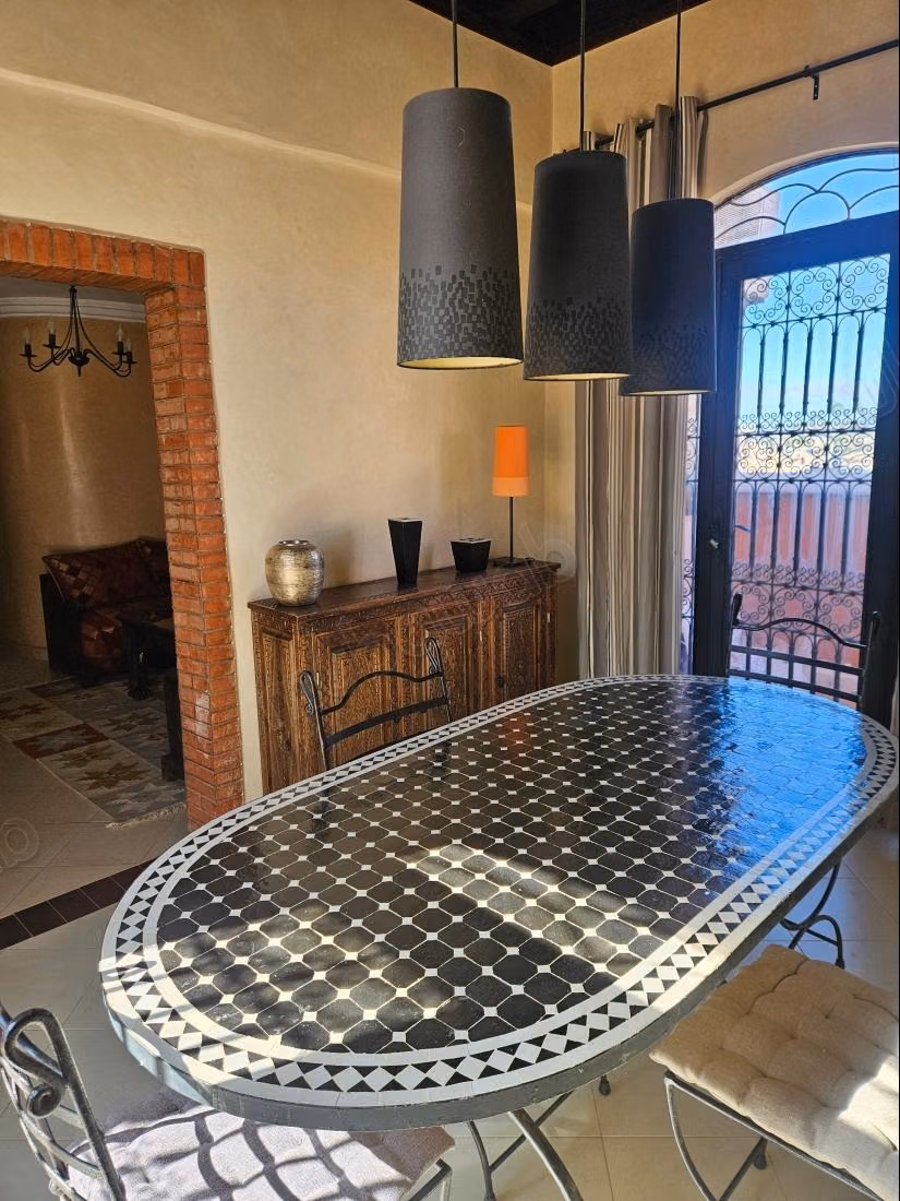 Appartement de 2 chambres avec grande terrasse à louer à Majorelle/Rouidate