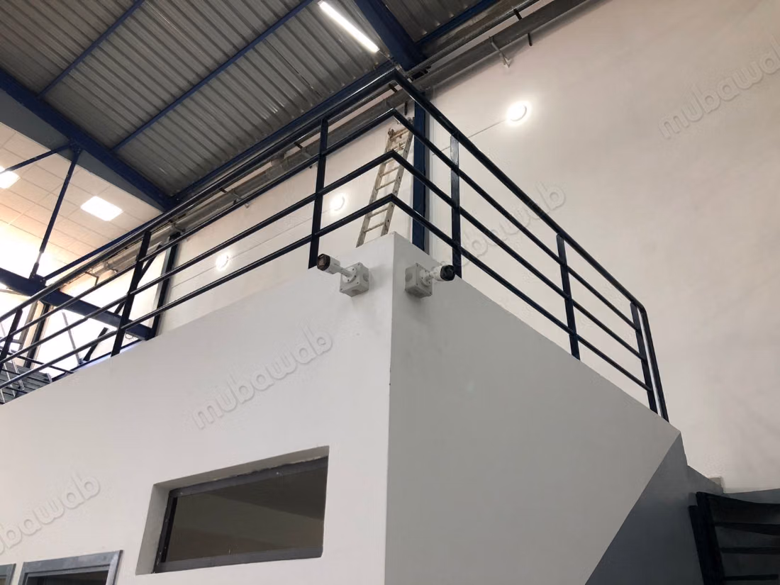 Industriële fabriek van 1124 m in het industrieterrein Sapino te huur