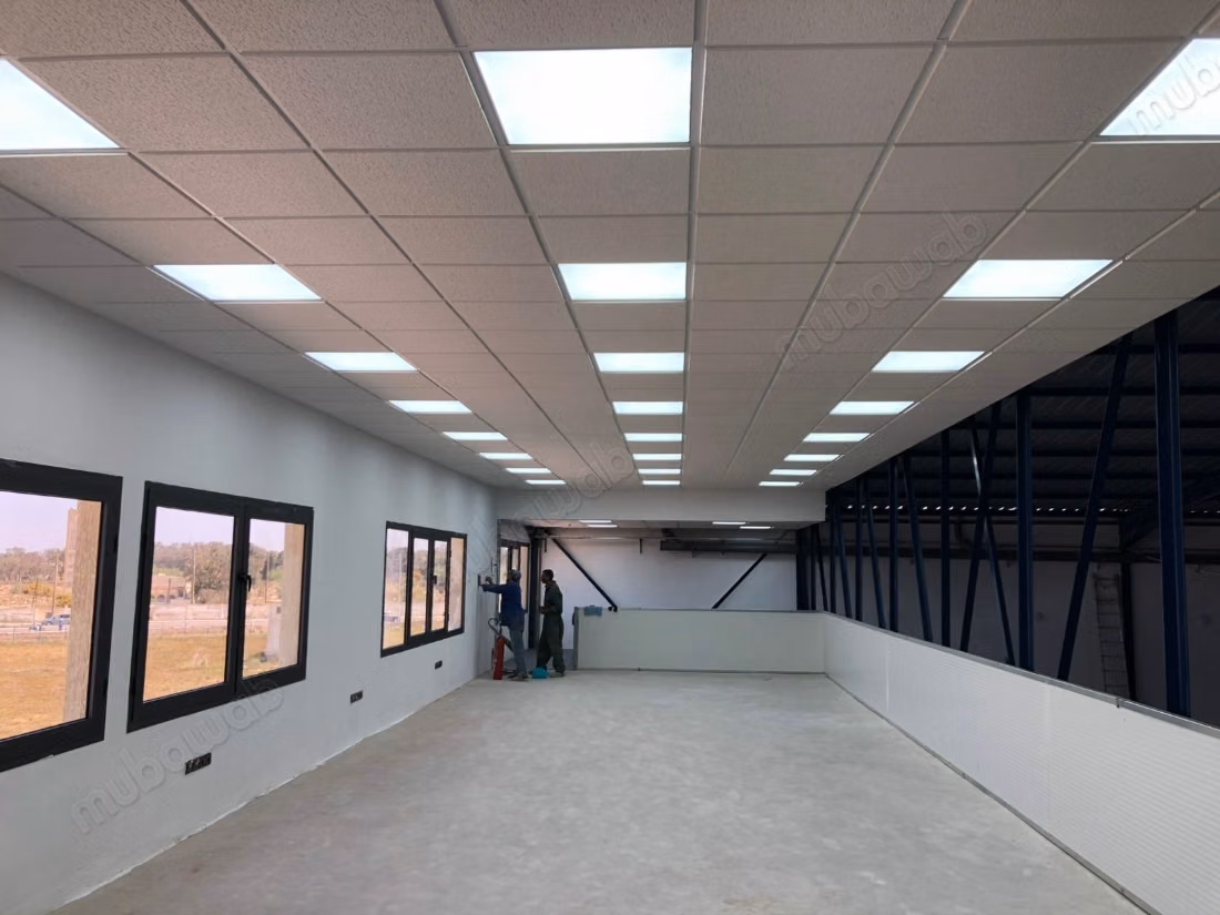 Industriële fabriek van 1124 m in het industrieterrein Sapino te huur