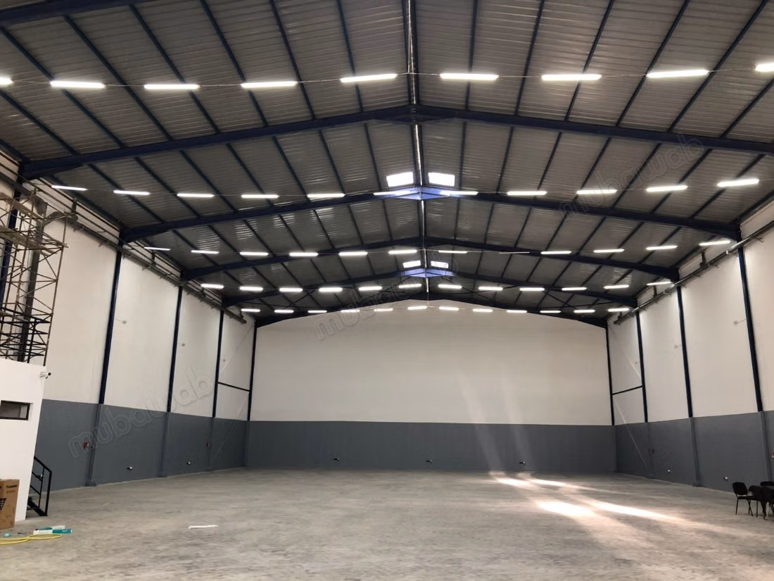Industriële fabriek van 1124 m in het industrieterrein Sapino te huur