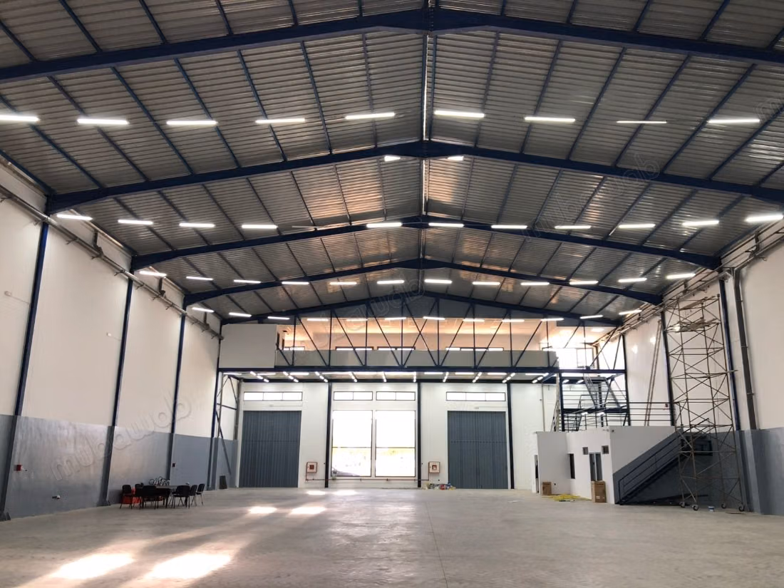 Industriële fabriek van 1124 m in het industrieterrein Sapino te huur