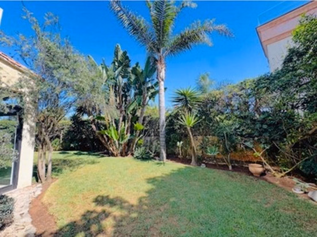 Rarissime piscine grand jardin comme villa