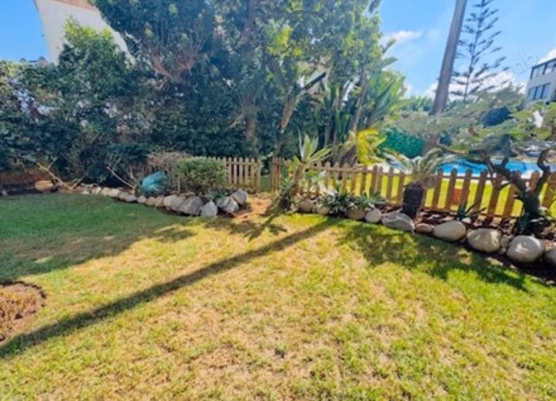 Rarissime piscine grand jardin comme villa