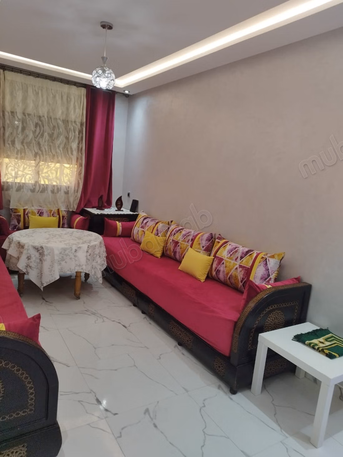 Bel appartement à louer au port. 2 excellentes chambres. Meublé